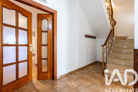 House for sale in El Masnou, Barcelona, Spain 5 bedrooms, 188 sq.m. No. 172654 - photo 3