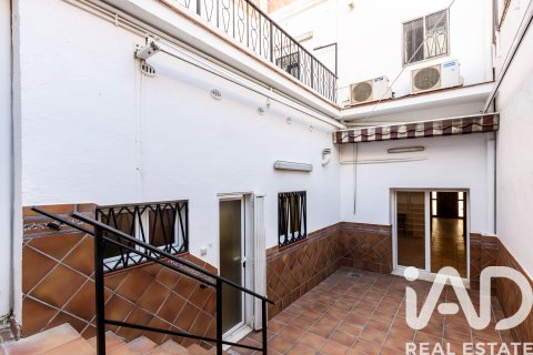 House for sale in El Masnou, Barcelona, Spain 5 bedrooms, 188 sq.m. No. 172654 - photo 17