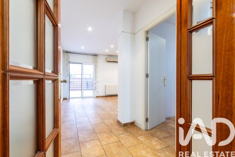 House for sale in El Masnou, Barcelona, Spain 5 bedrooms, 188 sq.m. No. 172654 - photo 4