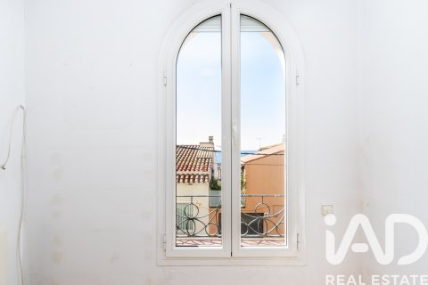 House for sale in El Masnou, Barcelona, Spain 5 bedrooms, 188 sq.m. No. 172654 - photo 27