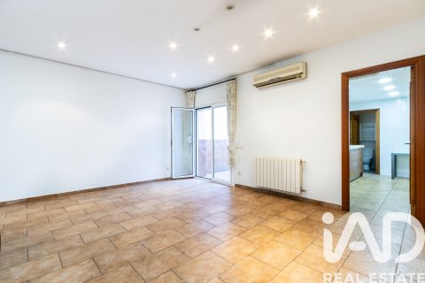 House for sale in El Masnou, Barcelona, Spain 5 bedrooms, 188 sq.m. No. 172654 - photo 8