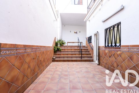 House for sale in El Masnou, Barcelona, Spain 5 bedrooms, 188 sq.m. No. 172654 - photo 16