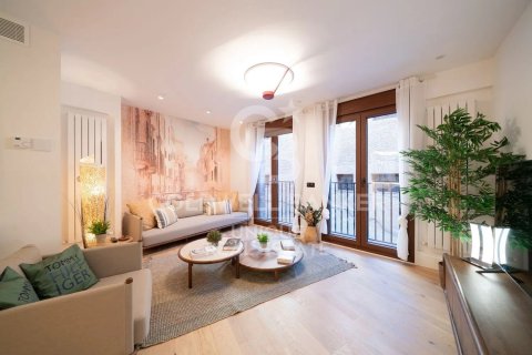 Apartment à vendre à Madrid, Espagne, 2 chambres, 120 m2 No. 157059 - photo 2