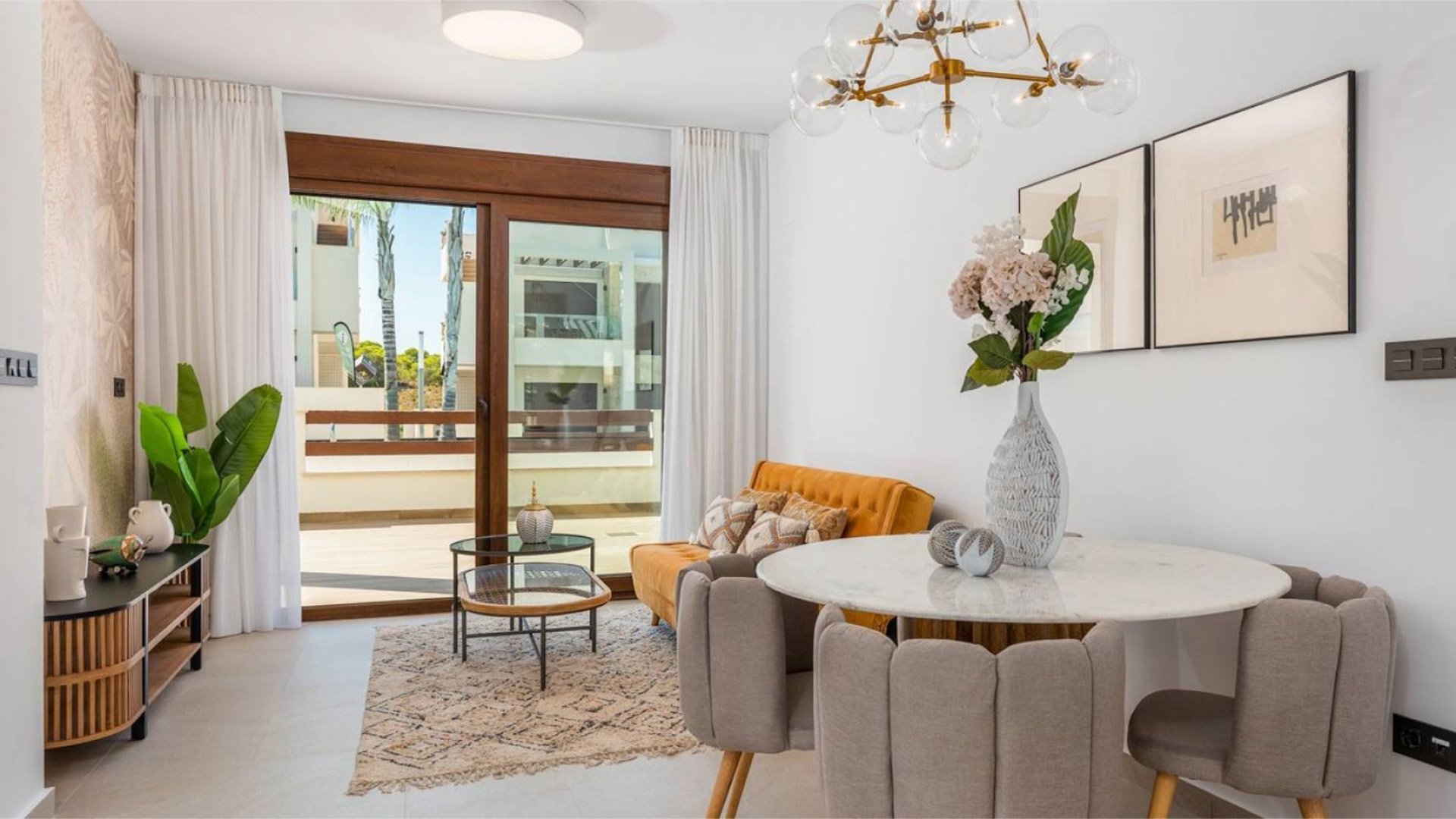 Bungalow i Balcones de VIVI, Torrevieja, Alicante, Spanien 2 sovrum, 62.9 kvm. Nr. 105545