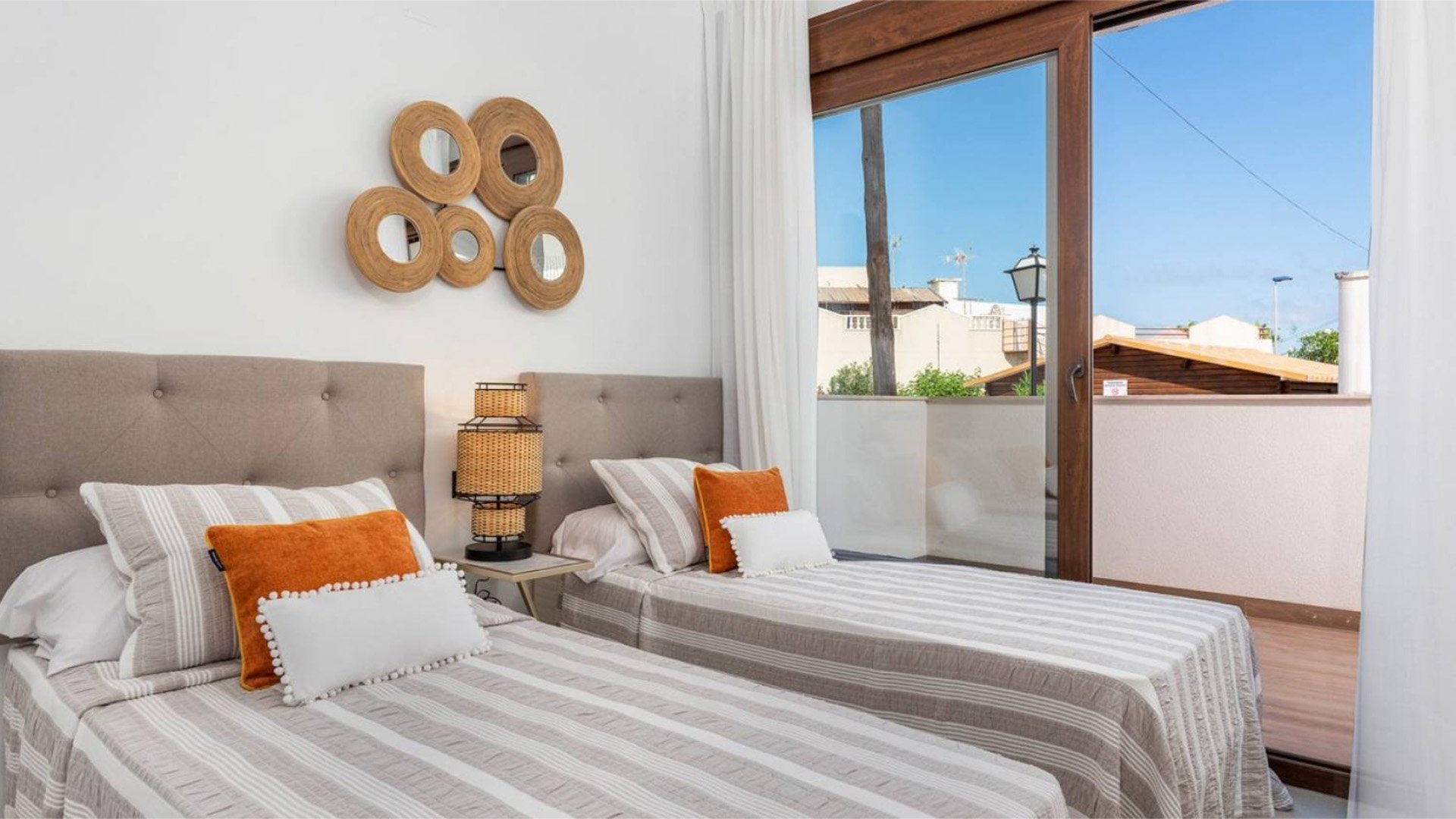Bungalow i Balcones de VIVI, Torrevieja, Alicante, Spanien 2 sovrum, 62.9 kvm. Nr. 105545