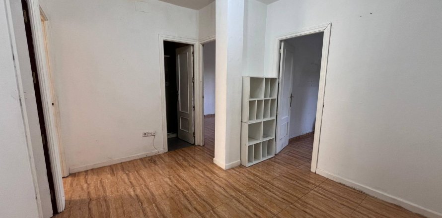 Apartment in Madrid, Spain 2 bedrooms, 81 sq.m. No. 190790