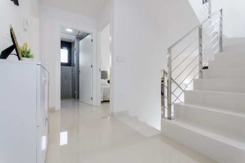 Продажа виллы в Сан-Мигель-де-Салинас, Аликанте, Испания 4 спальни, 135м2 №165105 - фото 15