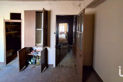 House for sale in Batea, Tarragona, Spain 8 bedrooms, 924 sq.m. No. 185585 - photo 8