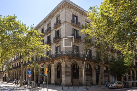 Takvåning i Barcelona, Spanien 4 sovrum, 117 kvm. Nr. 194284