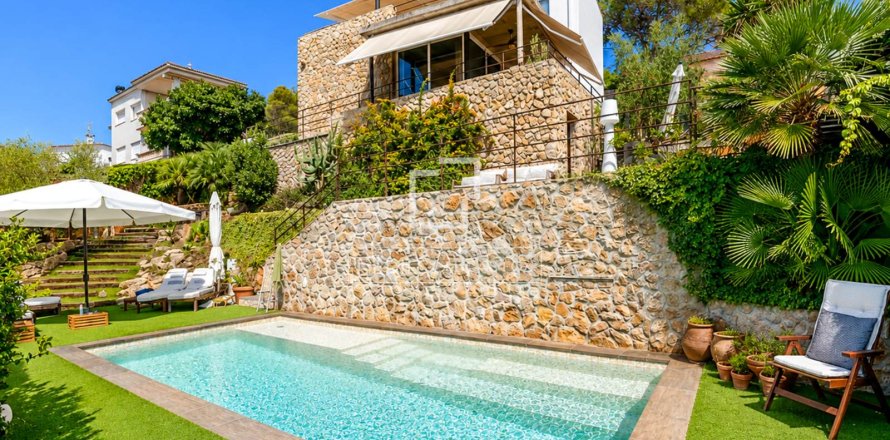 Villa i Sitges, Barcelona, Spanien 4 sovrum, 193 kvm. Nr. 194288