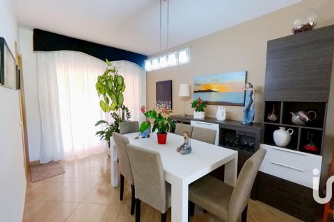 Kaupunkipientalo myytävänä El Vendrell, Tarragona, Espanja, 4 makuuhuonetta, 184 m2 No. 153409 - kuva 11