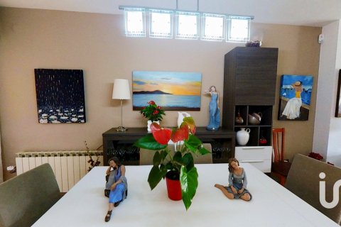 Kaupunkipientalo myytävänä El Vendrell, Tarragona, Espanja, 4 makuuhuonetta, 184 m2 No. 153409 - kuva 16