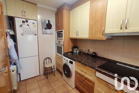 Kaupunkipientalo myytävänä El Vendrell, Tarragona, Espanja, 4 makuuhuonetta, 184 m2 No. 153409 - kuva 3