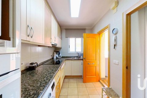 Kaupunkipientalo myytävänä El Vendrell, Tarragona, Espanja, 4 makuuhuonetta, 184 m2 No. 153409 - kuva 8