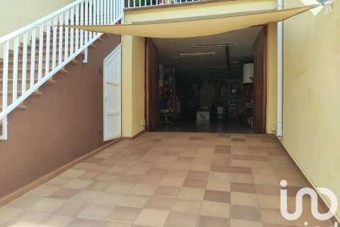 Kaupunkipientalo myytävänä El Vendrell, Tarragona, Espanja, 4 makuuhuonetta, 184 m2 No. 153409 - kuva 4