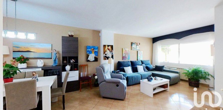 Kaupunkipientalo El Vendrell, Tarragona, Espanja 4 makuuhuonetta, 184 m2 No. 153409