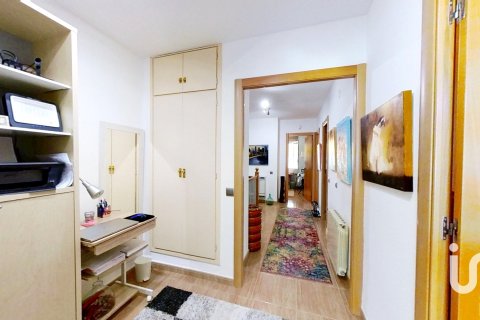 Kaupunkipientalo myytävänä El Vendrell, Tarragona, Espanja, 4 makuuhuonetta, 184 m2 No. 153409 - kuva 29