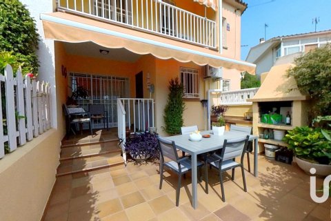 Kaupunkipientalo myytävänä El Vendrell, Tarragona, Espanja, 4 makuuhuonetta, 184 m2 No. 153409 - kuva 2