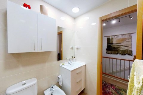 Kaupunkipientalo myytävänä El Vendrell, Tarragona, Espanja, 4 makuuhuonetta, 184 m2 No. 153409 - kuva 25