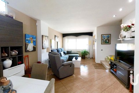 Kaupunkipientalo myytävänä El Vendrell, Tarragona, Espanja, 4 makuuhuonetta, 184 m2 No. 153409 - kuva 14