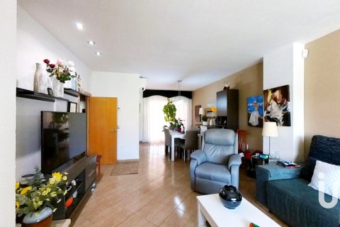 Kaupunkipientalo myytävänä El Vendrell, Tarragona, Espanja, 4 makuuhuonetta, 184 m2 No. 153409 - kuva 13