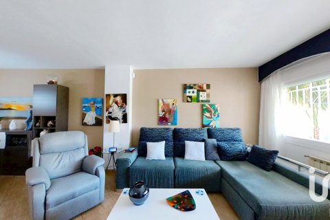 Kaupunkipientalo myytävänä El Vendrell, Tarragona, Espanja, 4 makuuhuonetta, 184 m2 No. 153409 - kuva 10