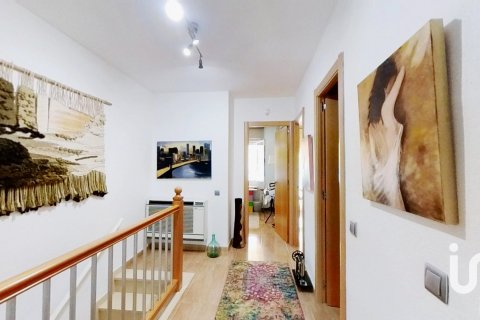 Kaupunkipientalo myytävänä El Vendrell, Tarragona, Espanja, 4 makuuhuonetta, 184 m2 No. 153409 - kuva 28