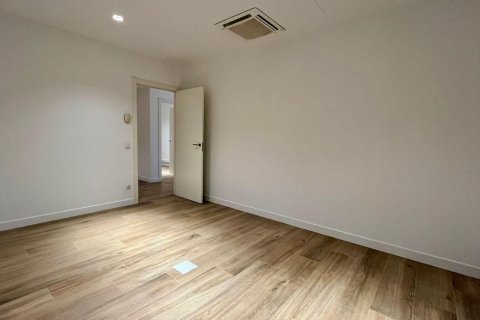 Toimisto vuokrattavana Principado De Andorra (Ninguna Poblacion Tiene C.P.), Lleida, Espanja , 115 m2 No. 178421 - kuva 5