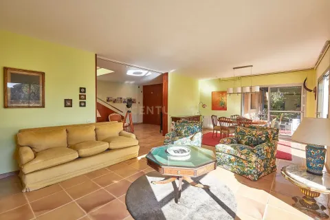 House for sale in Premia De Dalt, Barcelona, Spain 5 bedrooms, 407 sq.m. No. 167017 - photo 4