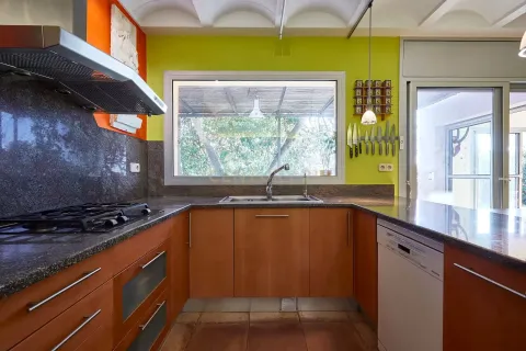 House for sale in Premia De Dalt, Barcelona, Spain 5 bedrooms, 407 sq.m. No. 167017 - photo 19