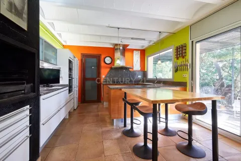 House for sale in Premia De Dalt, Barcelona, Spain 5 bedrooms, 407 sq.m. No. 167017 - photo 18