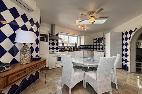 Māja pārdošanā Empuriabrava, Girona, Spānijā 4 istabas, 220 m2 Nr. 153872 - attēls 9