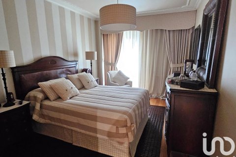 Apartment in Pontevedra, Spain 4 bedrooms, 130 sq.m. No. 153874