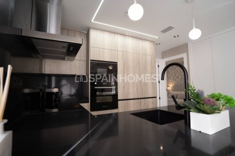 Kattohuoneisto myytävänä Pilar de la Horadada, Alicante, Espanja, 2 makuuhuonetta, 60 m2 No. 155345 - kuva 9