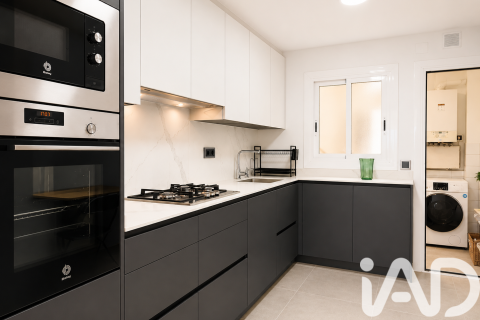Apartment in Valls, Tarragona, Spain 4 bedrooms, 122 sq.m. No. 172153