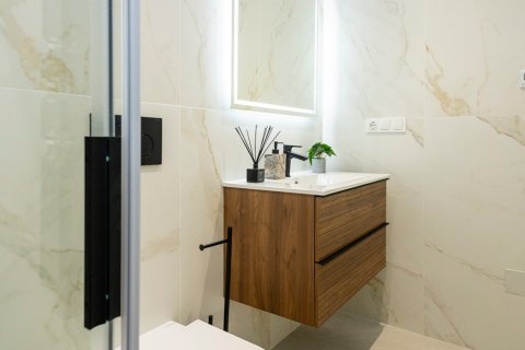 Kaupunkipientalo myytävänä Alicante, Espanja, 2 makuuhuonetta, 73 m2 No. 147055 - kuva 22