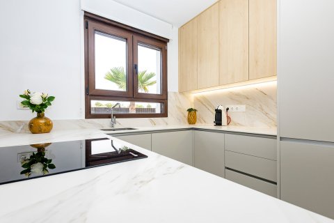 Kaupunkipientalo myytävänä Alicante, Espanja, 2 makuuhuonetta, 73 m2 No. 147055 - kuva 28