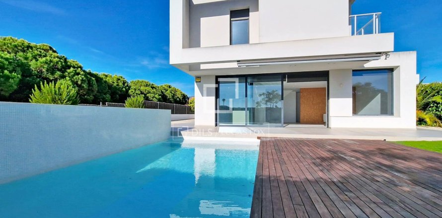 Villa en Vilanova i la Geltrú, Barcelona, España 5 dormitorios, 217 m2 No. 192582