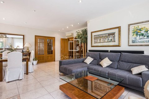 Villa en venta en Bellaterra, Barcelona, España 4 dormitorios, 442 m2 No. 192584 - foto 13