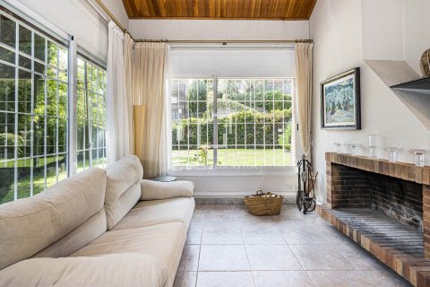 Villa en venta en Bellaterra, Barcelona, España 4 dormitorios, 442 m2 No. 192584 - foto 12