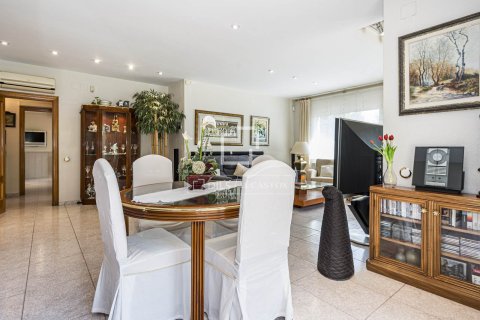 Villa en venta en Bellaterra, Barcelona, España 4 dormitorios, 442 m2 No. 192584 - foto 10