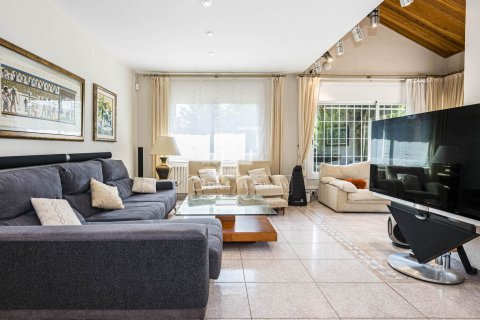 Villa en venta en Bellaterra, Barcelona, España 4 dormitorios, 442 m2 No. 192584 - foto 11