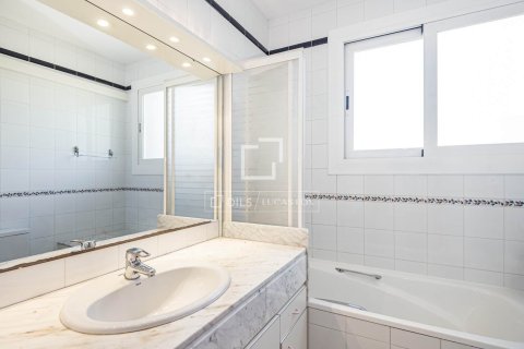 Villa en venta en Bellaterra, Barcelona, España 4 dormitorios, 442 m2 No. 192584 - foto 29