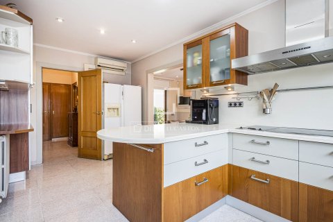 Villa en venta en Bellaterra, Barcelona, España 4 dormitorios, 442 m2 No. 192584 - foto 18
