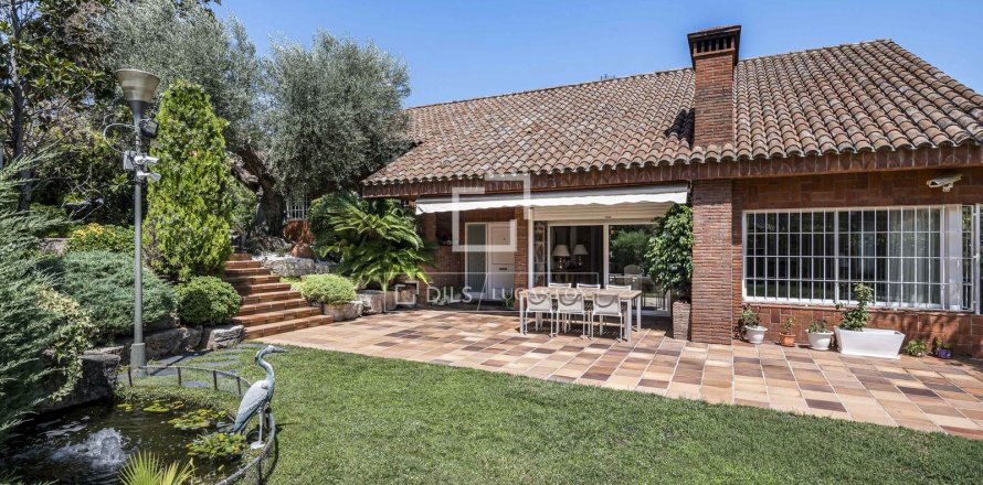 Villa en Bellaterra, Barcelona, España 4 dormitorios, 442 m2 No. 192584