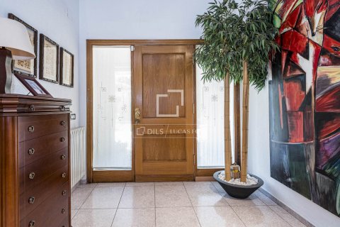 Villa en venta en Bellaterra, Barcelona, España 4 dormitorios, 442 m2 No. 192584 - foto 5