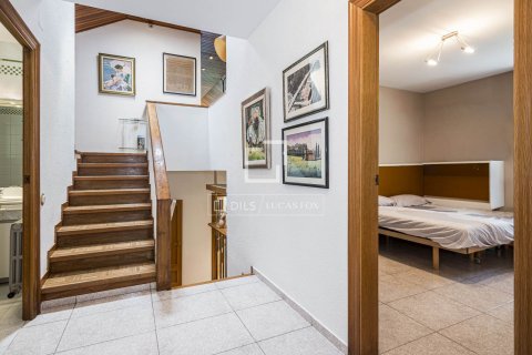 Villa en venta en Bellaterra, Barcelona, España 4 dormitorios, 442 m2 No. 192584 - foto 25