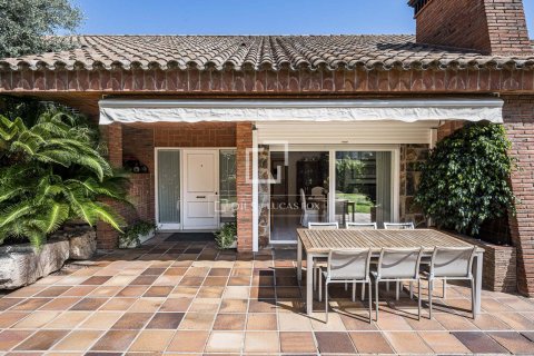 Villa en venta en Bellaterra, Barcelona, España 4 dormitorios, 442 m2 No. 192584 - foto 2
