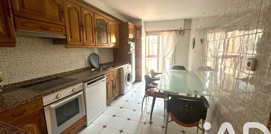 Apartment à Leon, Espagne 5 chambres, 125 m2 No. 172284