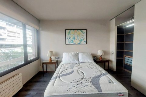 Apartamento en venta en Barcelona, España 2 dormitorios, No. 140864 - foto 2